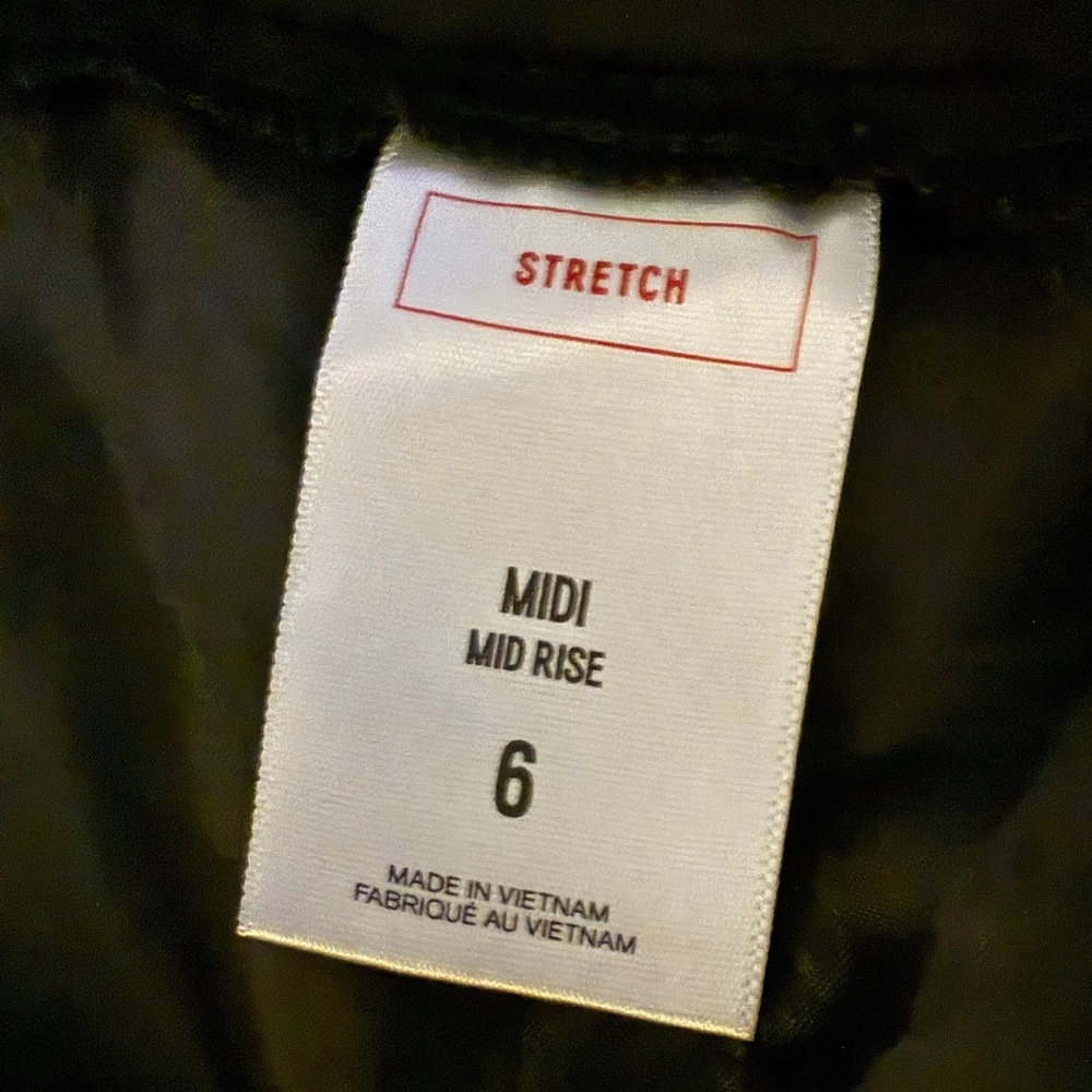 Express Black Women's Bermudas Mid Rise Stretch size 6 2pairs for one price - Picture 5 of 8